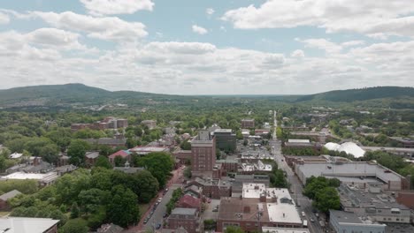 Charlottesville,-VA---Luftaufnahme-Einer-Drohne-Zeigt-Die-Stadt