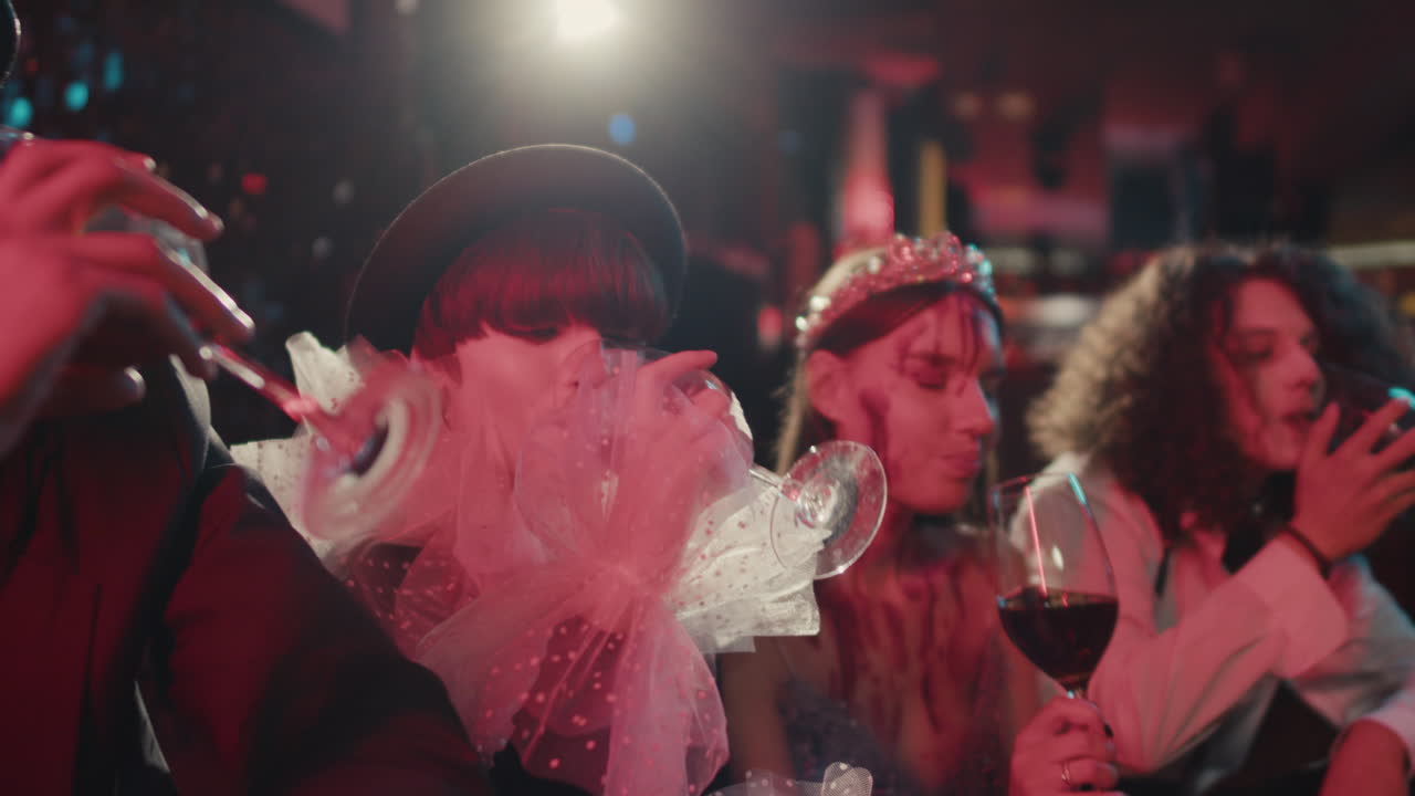 친구 그룹의 클로즈업 뷰.