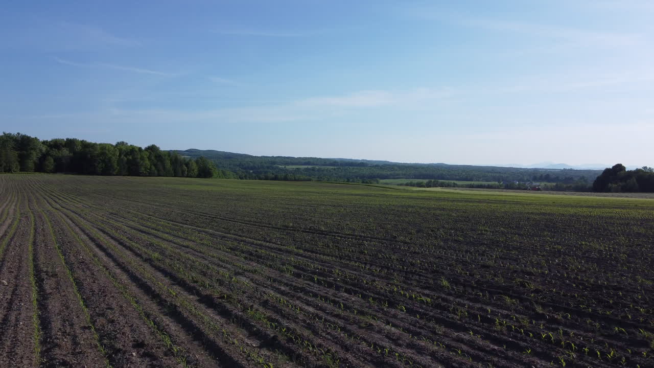 Drohnenaufnahme über Feldern bei Coaticook, Quebec, Kanada