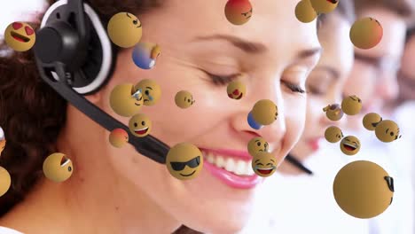 Emoji-Symbole-Mit-Einer-Gruppe-Von-Menschen,-Die-Im-Callcenter-Arbeiten,-Im-Hintergrund