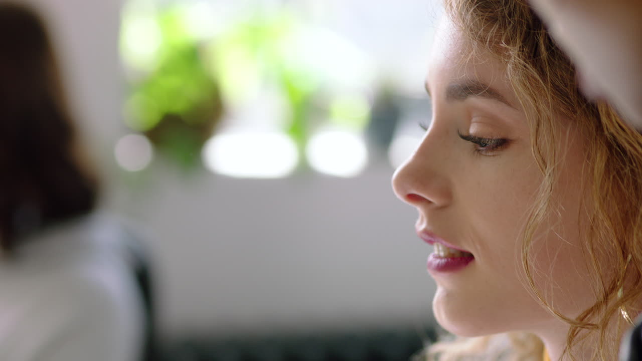 cara, trabajo en equipo y colaboración creativa