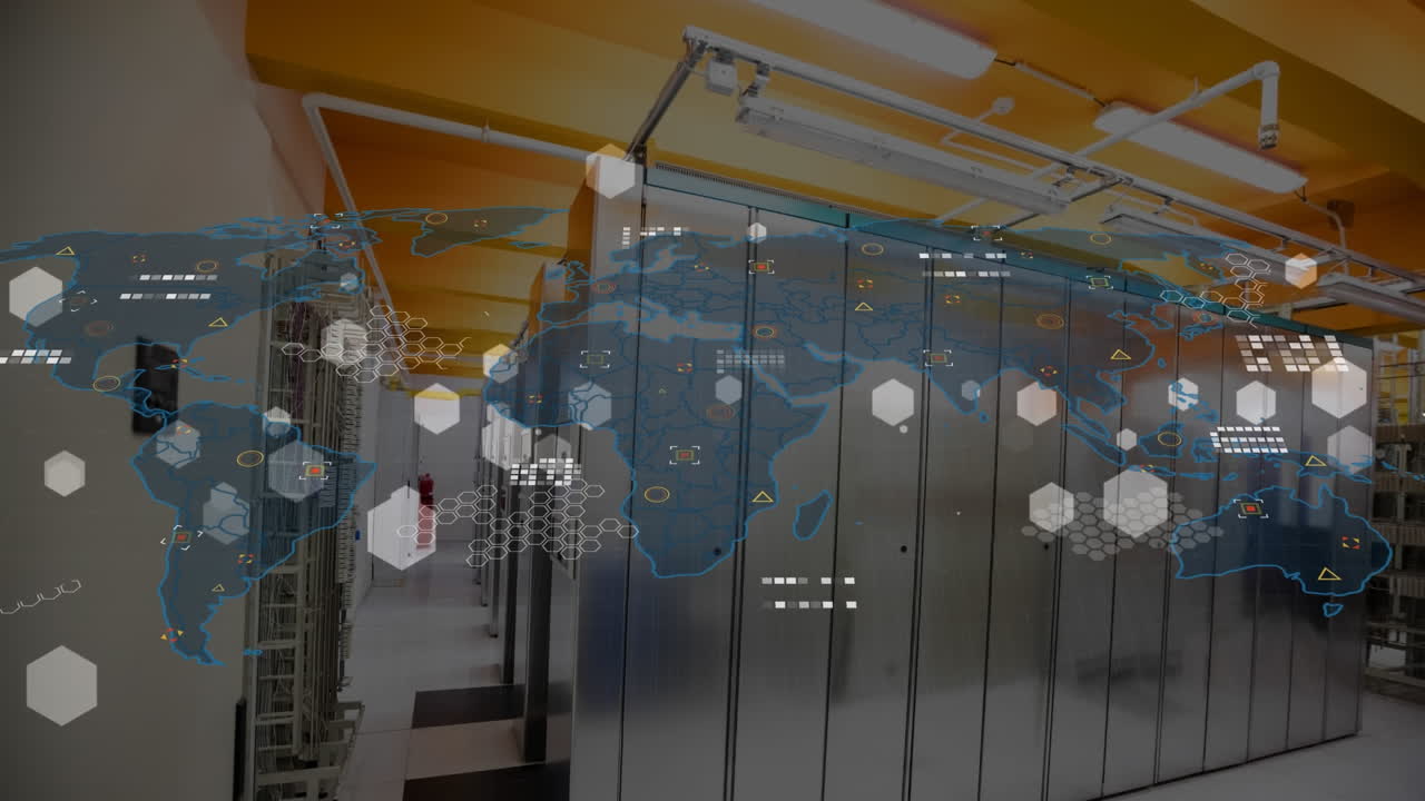 animación de hexágonos sobre el patrón de la placa de circuitos en el mapa contra la sala del servidor en el fondo