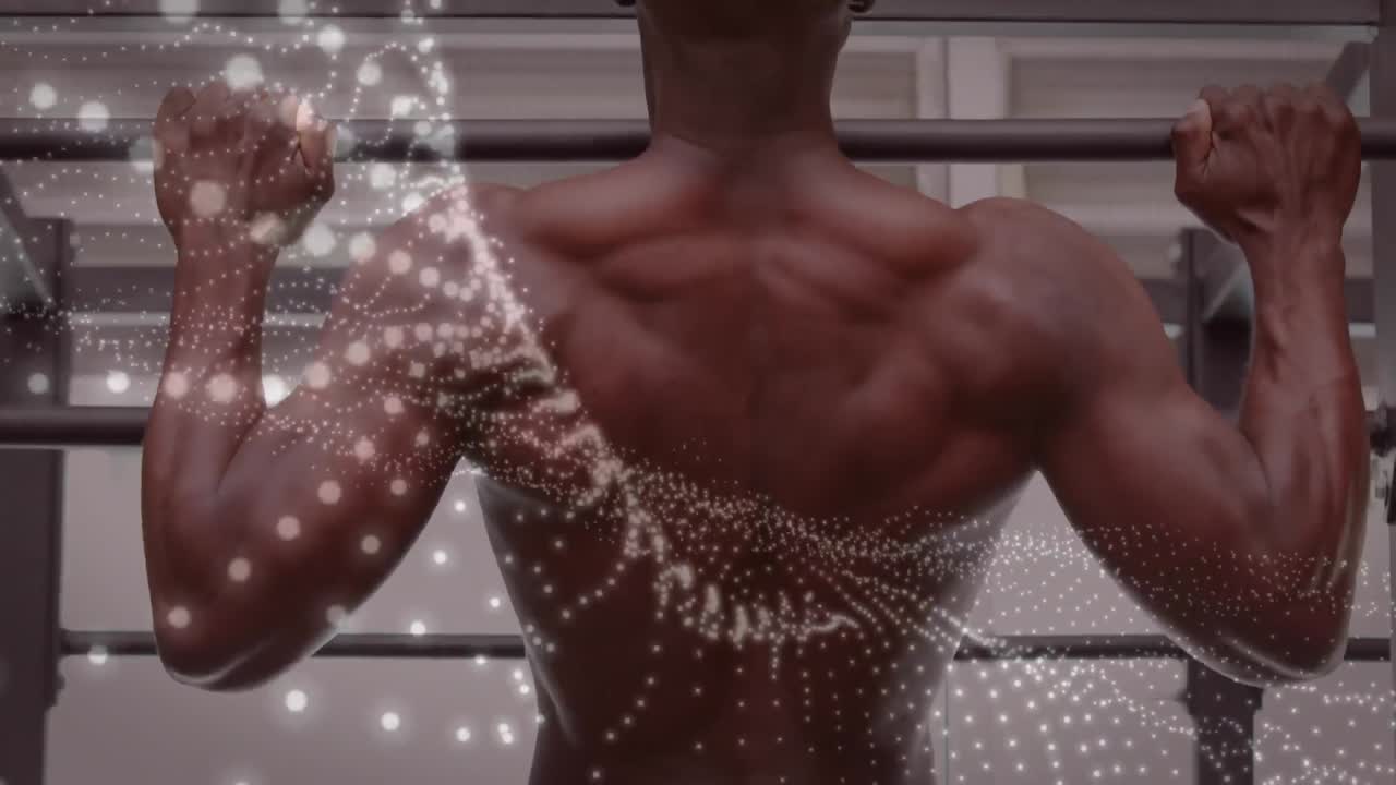 animación de manchas brillantes sobre un hombre fuerte haciendo ejercicio en el gimnasio