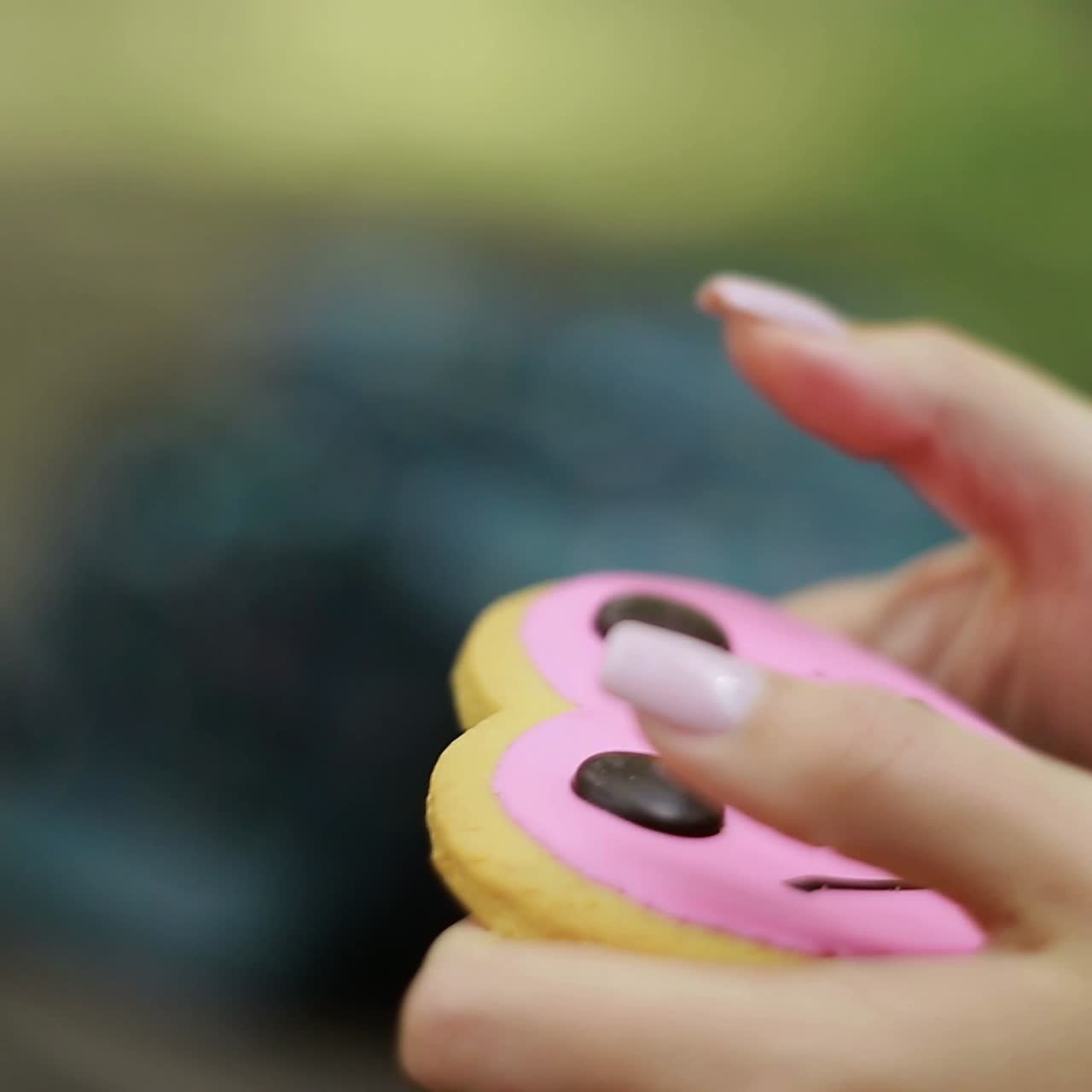 쿠키를 가진 여자