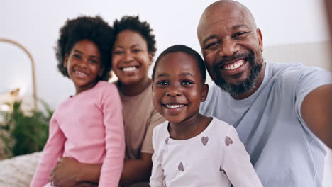 Glücklich,-Selfie-Und-Schwarze-Familienbindung-Im-Bett