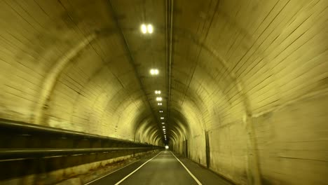 shakey aceleró el túnel de una sola carretera