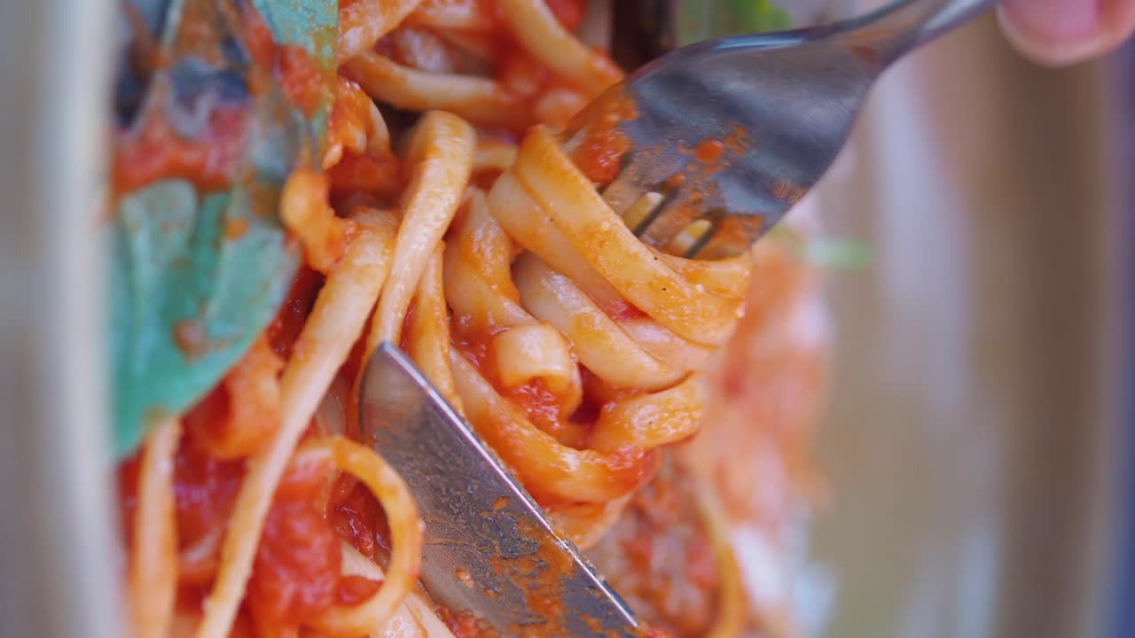 Linguine with Tomato Sauce
