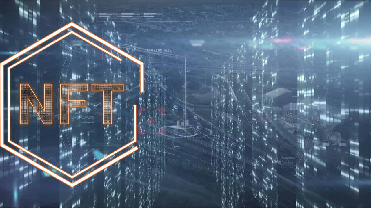 animación del procesamiento de datos y texto nft sobre la sala del servidor