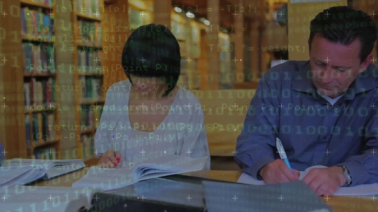 도서관에서 공부하는 백인 남녀 학생들을 대상으로 프로그래밍 언어의 애니메이션