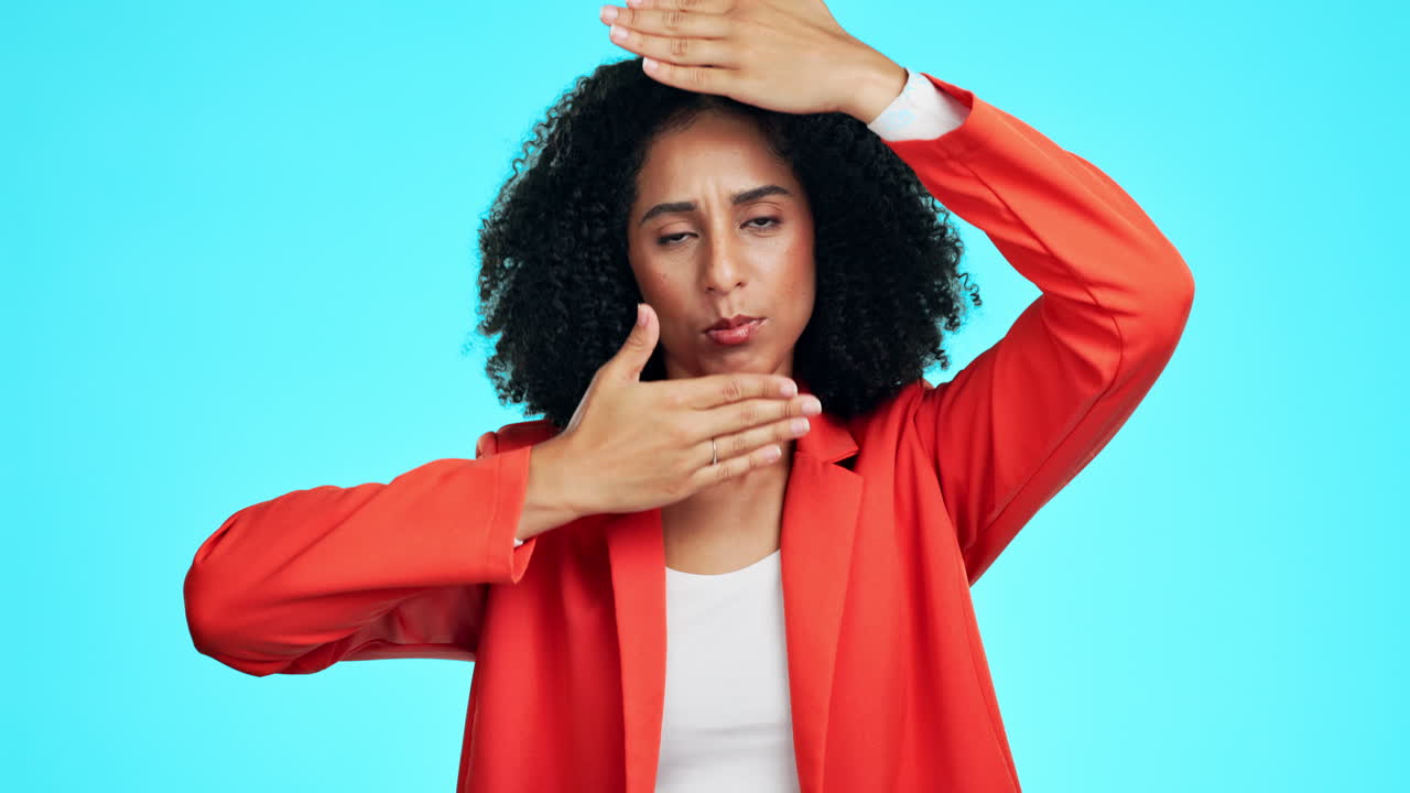 diferentes, las manos y el rostro de una mujer