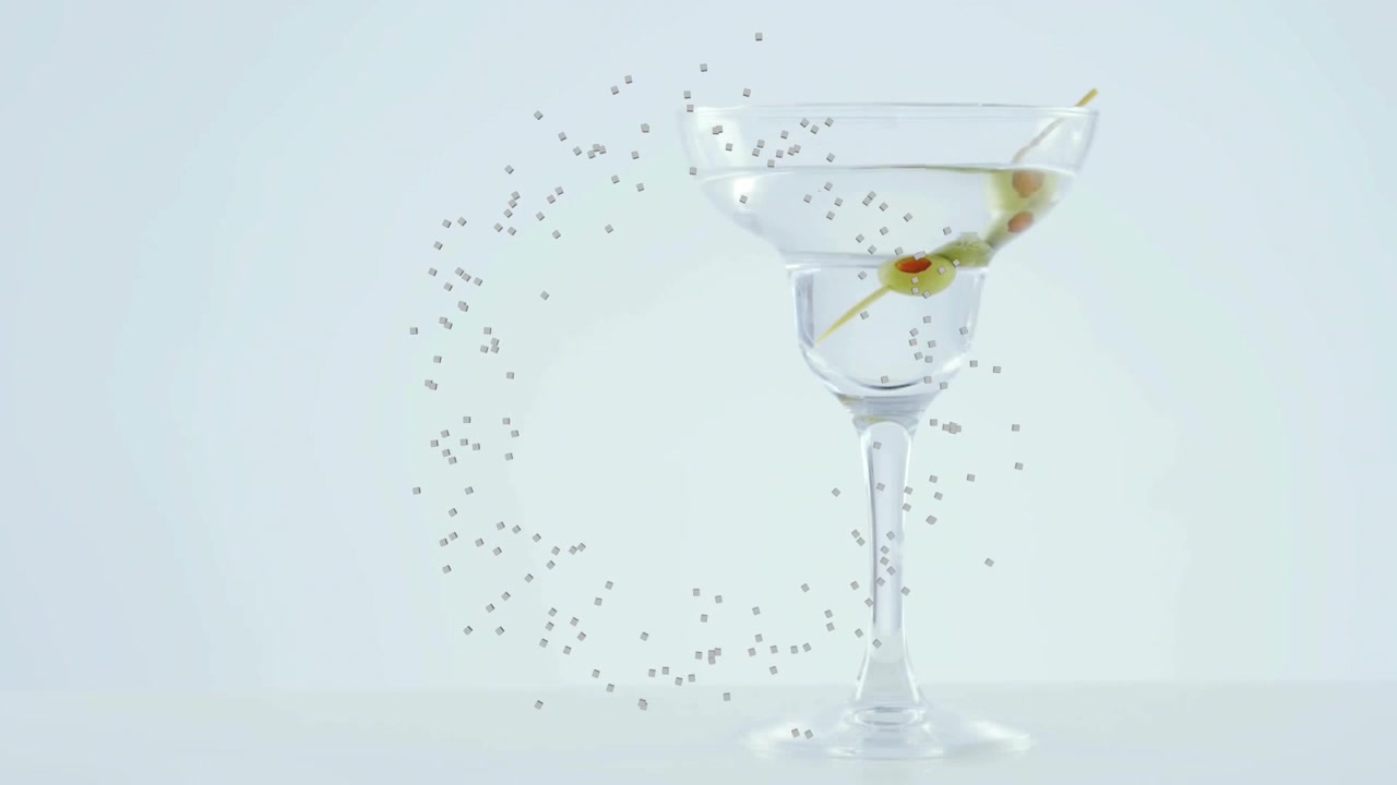 Arco di particelle che sorge a sinistra, anello in senso orario che orbita attorno a un bicchiere da Martini, rifrangendo la luce intorno all'oliva