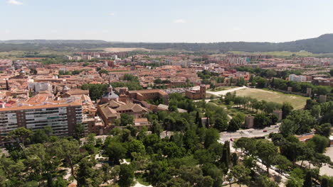 Urban-cityscape-of-Madrid-on-hot-sunny-day,-aerial-view