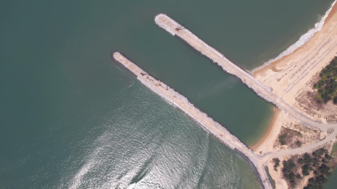 카르나타카 정부는 카르나타카의 우두피의 쿠프 탈루크에 있는 헤자마디 코디 어업 항구를 확장할 계획입니다.