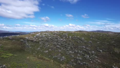 Horizontal-Aerial-mountain-top,-ski-lift-summer-Falls-Creek,-Australia