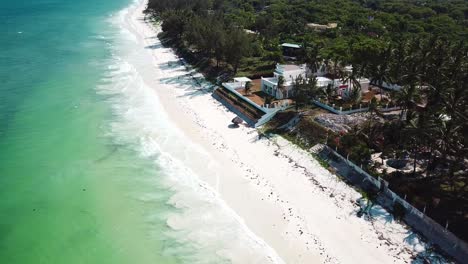 alojamiento de lujo en un complejo tropical en la playa de bofa, bahía de kilifi, costa de kenia, áfrica oriental