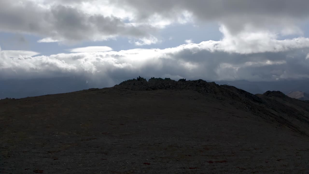 구름 인 하늘 의 산꼭대기