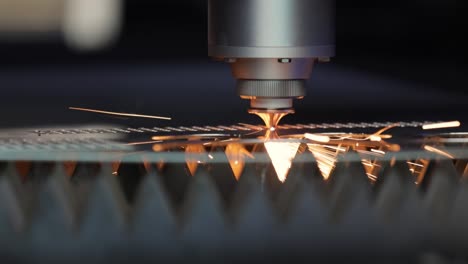 corte láser cnc de metal, tecnología industrial moderna.