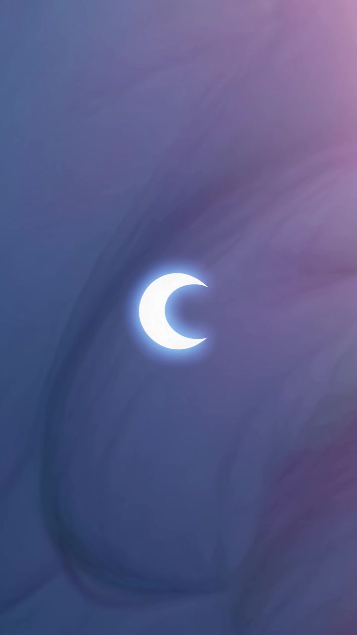 Mezzaluna luminosa su nuvole astratte color pastello in movimento