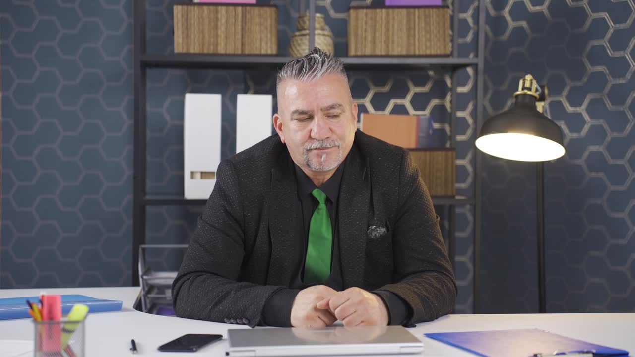 지루한 사업가.