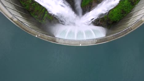 zakariasdammen is a 95 meter high dam for power generation