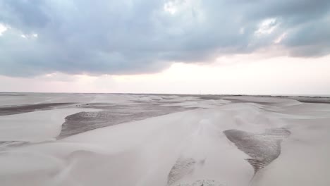 Socotra,-Yemen---Una-Vista-Panorámica-De-Las-Dunas-De-Zahek---Retroceso-Aéreo