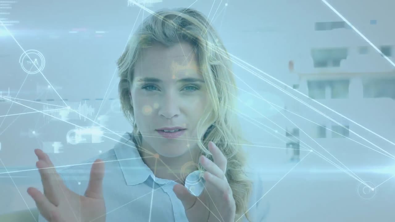 Animazione di elaborazione dati su donna d'affari caucasica che parla