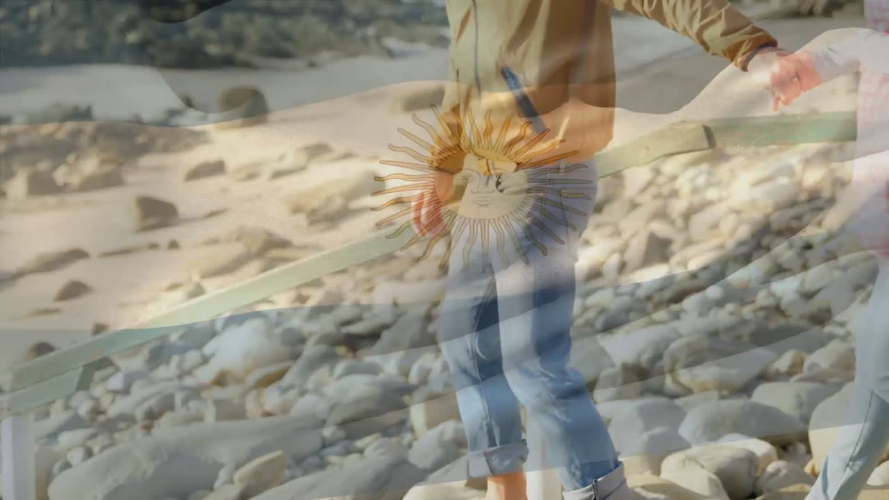 анимация флага аргентины над счастливыми кавказскими родителями с ребенком на пляже