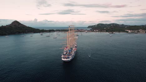 vista aérea del yate clásico, el clipper real, en st
