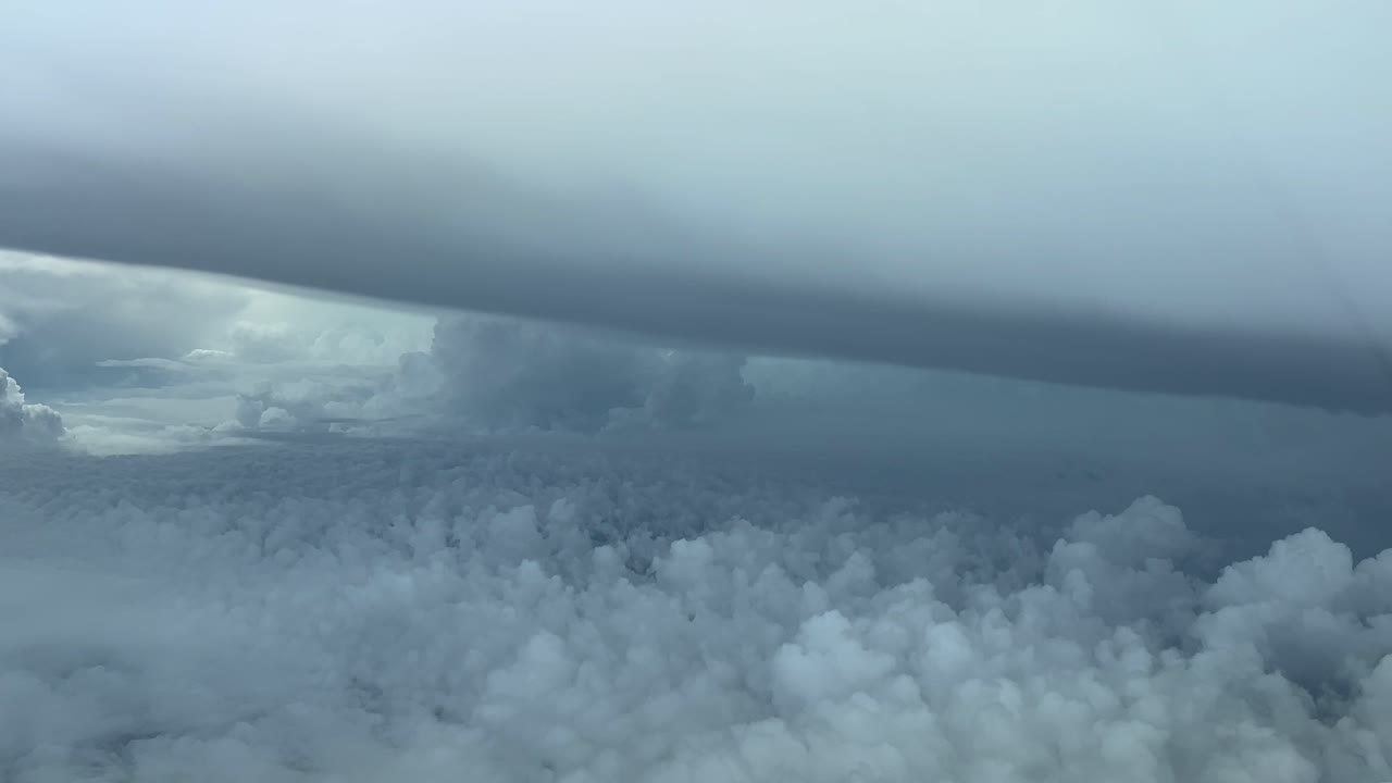 인상적인 폭풍우 구름