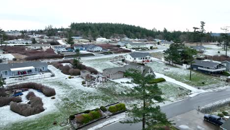 Weitläufige-Nachbarschaft-In-Den-USA,-Bedeckt-Mit-Schnee