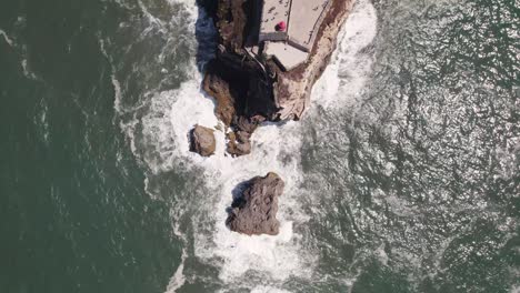 Vogelperspektive-Auf-Den-Leuchtturm-Und-Die-Festung-Von-Nazare