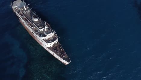 imágenes de drones del naufragio de un barco en el mar rojo en jeddah, arabia saudita al fahad
