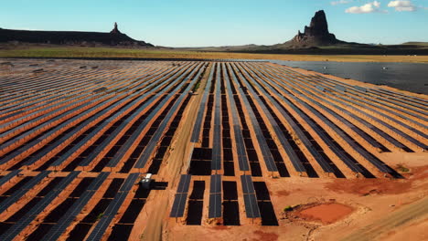 Vista-Aérea-De-La-Granja-Solar-En-Arizona