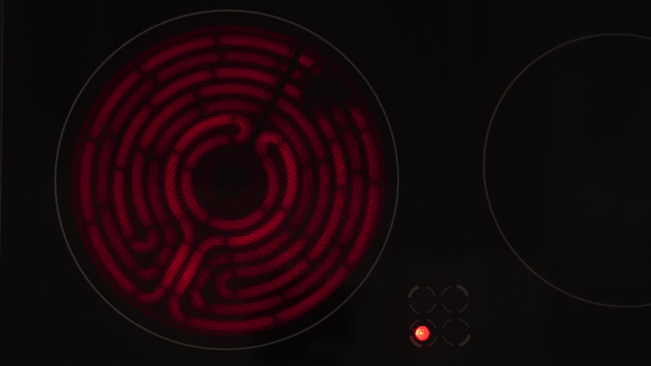 estufa eléctrica calentada apagándose - primer plano