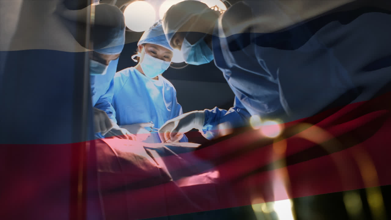 수술실에서 외과 의사 들 위 에 흔들리는 러시아 국기 의 애니메이션