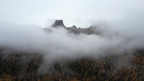 Dolomiten-Italien---Passo-Di-Falzerego---Über-Den-Wolken