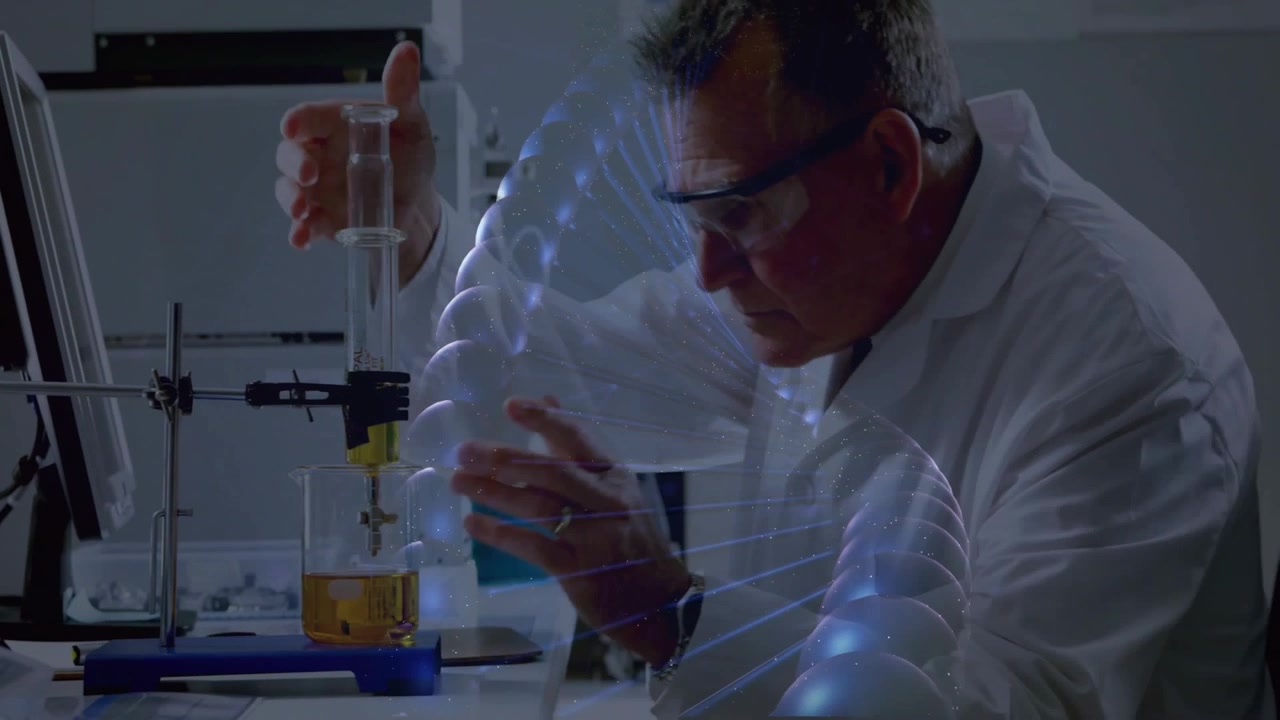 Uno scienziato anziano posiziona una provetta in una pinza, pipettando un campione mentre una spirale blu avvolge l'esperimento.