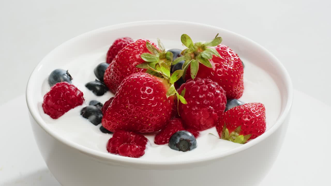 열매와 함께 요거트 파르페이트