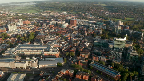 Establecimiento-De-Toma-Aérea-Del-Centro-De-La-Ciudad-De-Reading,-Reino-Unido