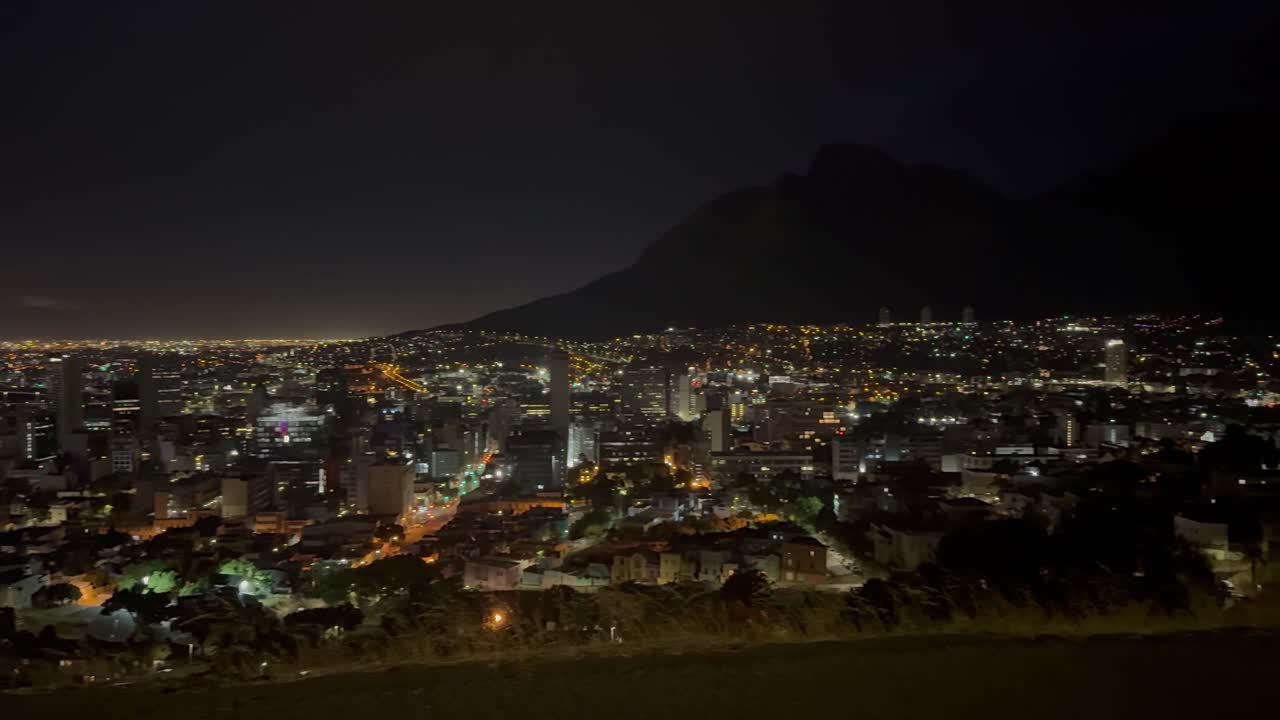 Vista di Città del Capo all'alba da Signal Hill
