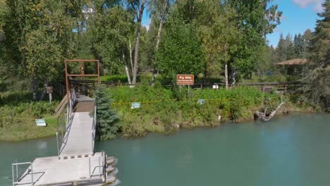 imágenes aéreas del río kenai en soldotna, alaska.