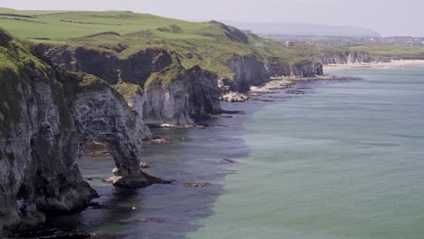 Whiterocks-beach-and-Dunluce-on-the-Causeway-Coastal-Route,-Northern-Ireland