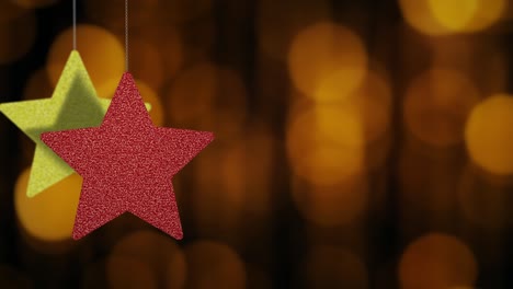 los adornos de las estrellas de navidad se mueven en el fondo de bokeh.