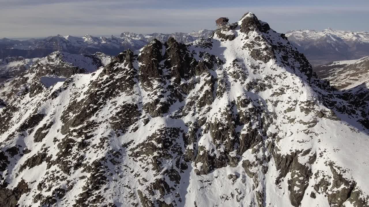 una vista aérea del paisaje montañoso en verbier, suiza