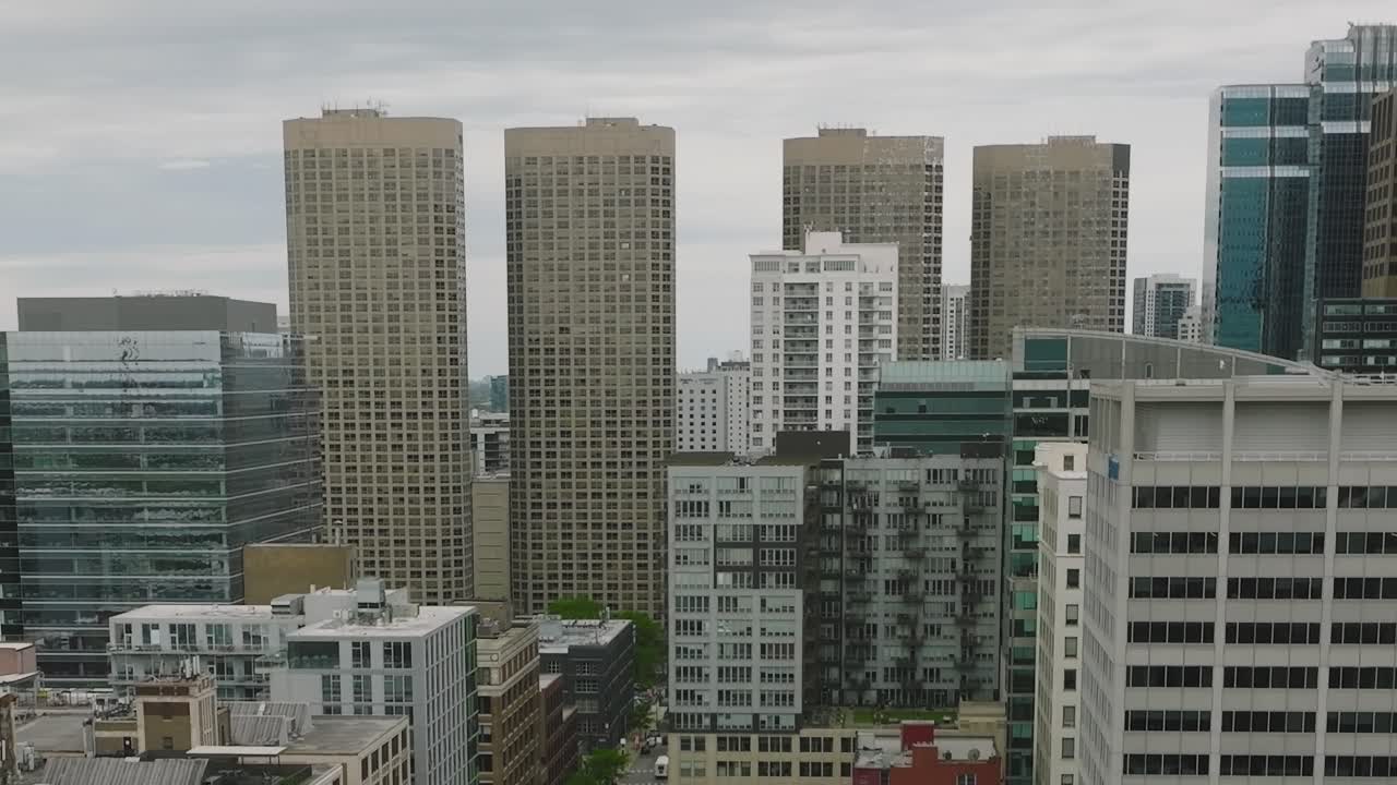 Arquitetura Densa de Arranha-Céus em Chicago em Perspectiva Aérea