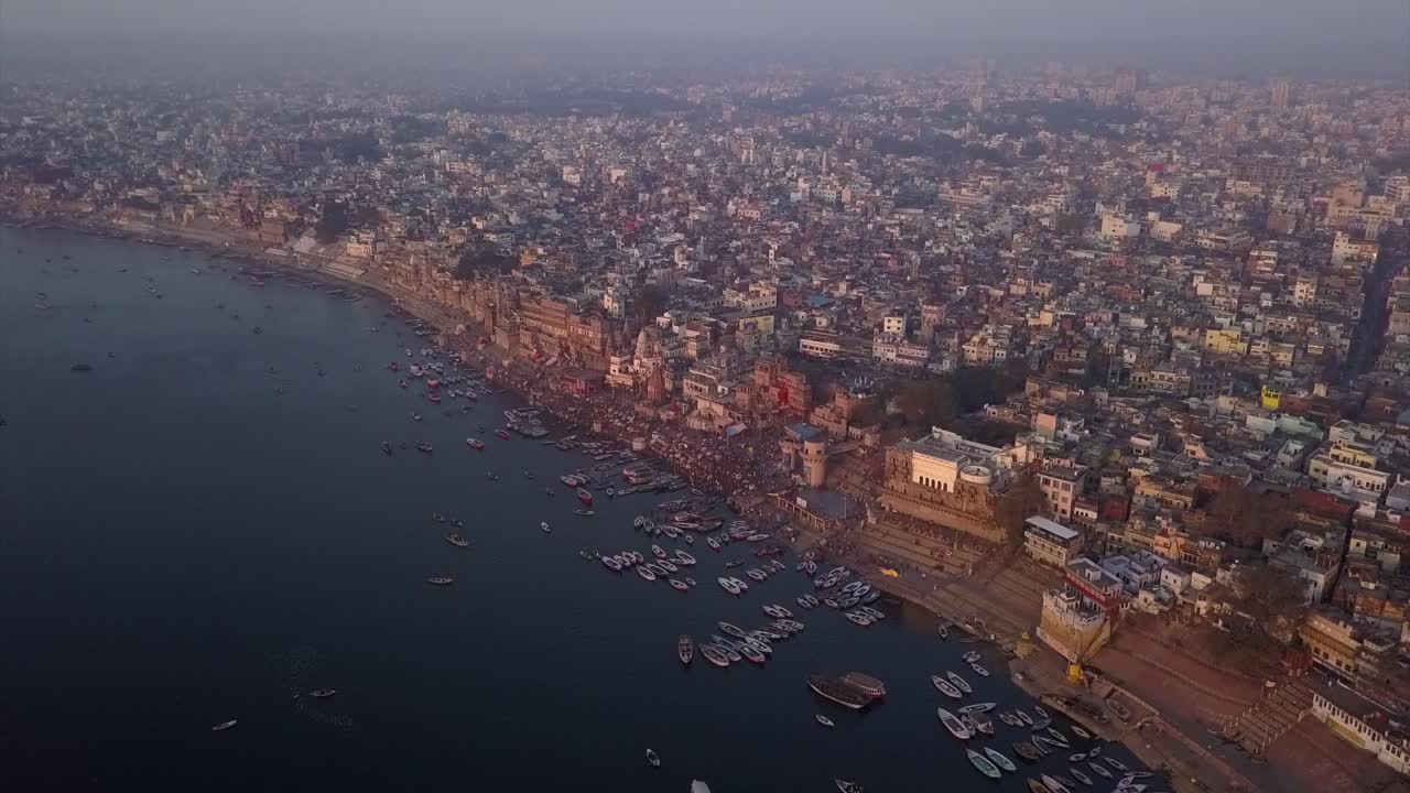 antena: río ganga en varanasi india