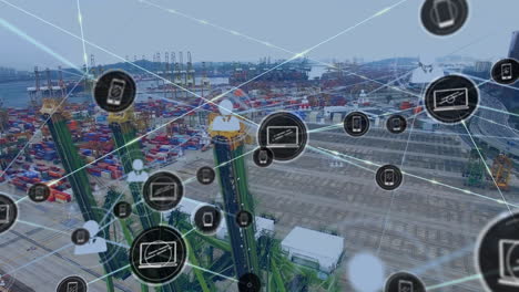 red de iconos digitales frente a la vista aérea del puerto