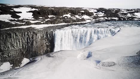 enorme cascada dettifoss en el noreste de islandia