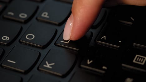 pushing l button on the black keyboard