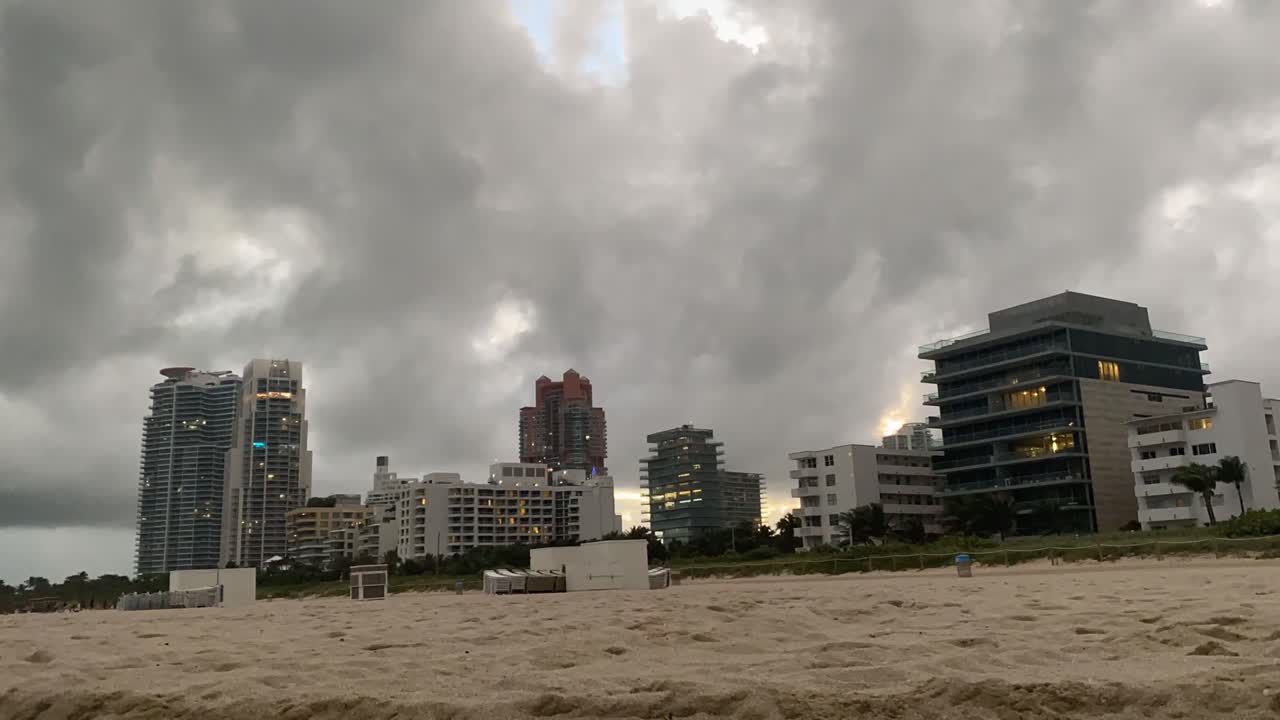 lapso de tiempo en miami beach tarde nublada